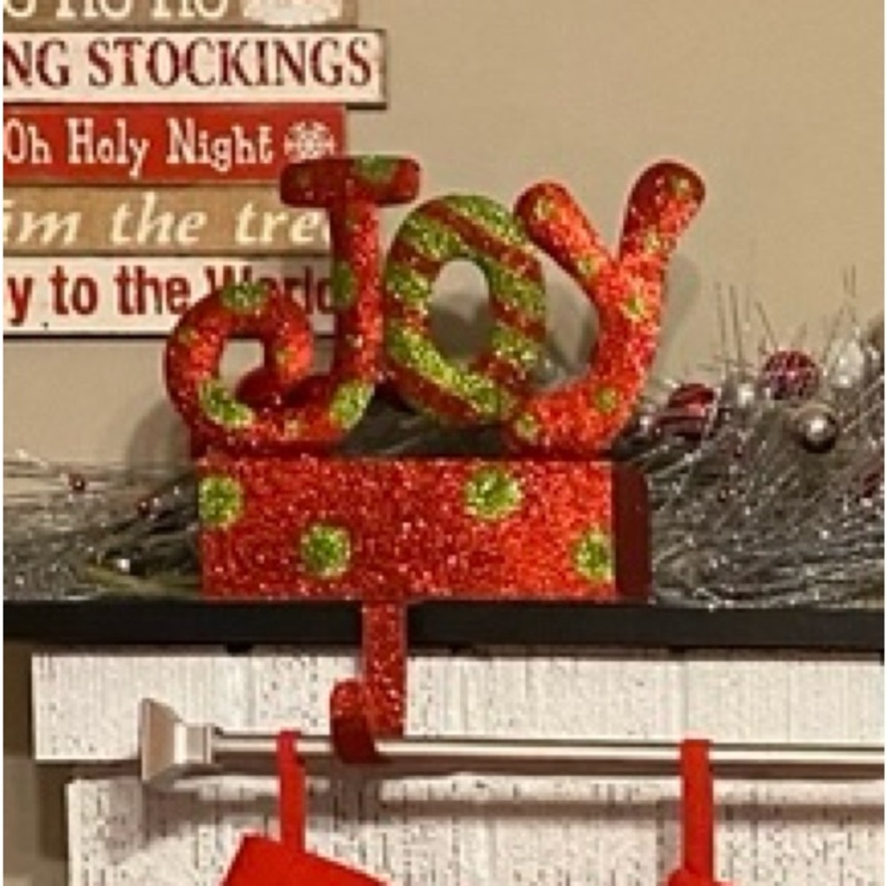 2 Stocking holders
